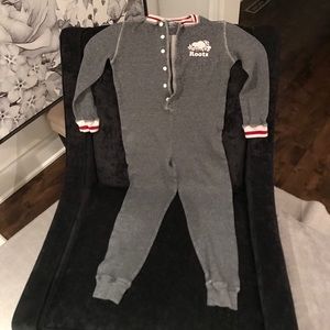 Roots, one piece pajamas, youth medium